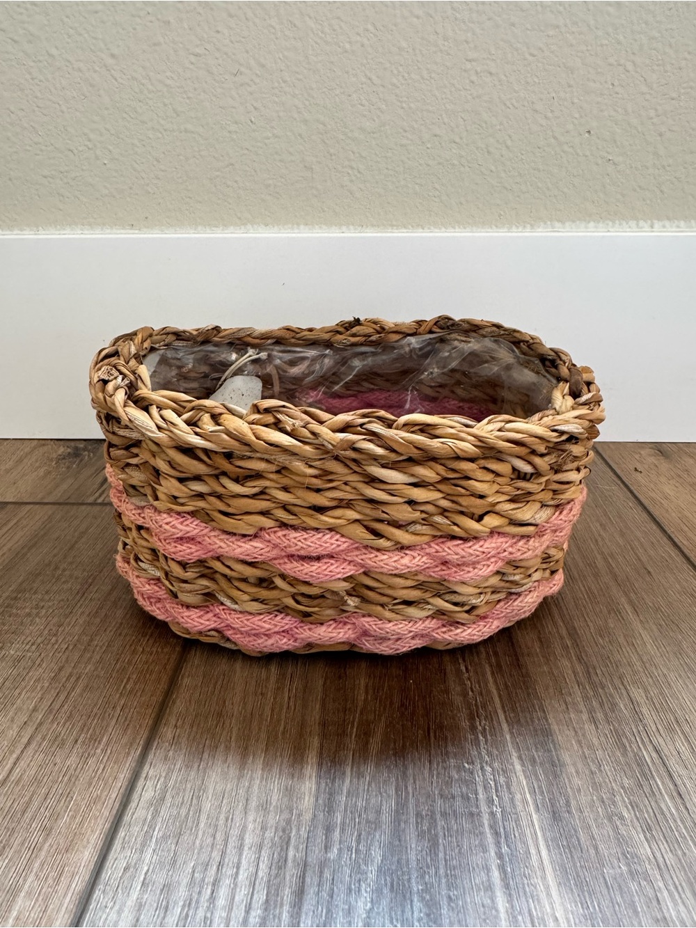 Small Wicker Planter Basket | Pink accents | VGUC | plastic liner